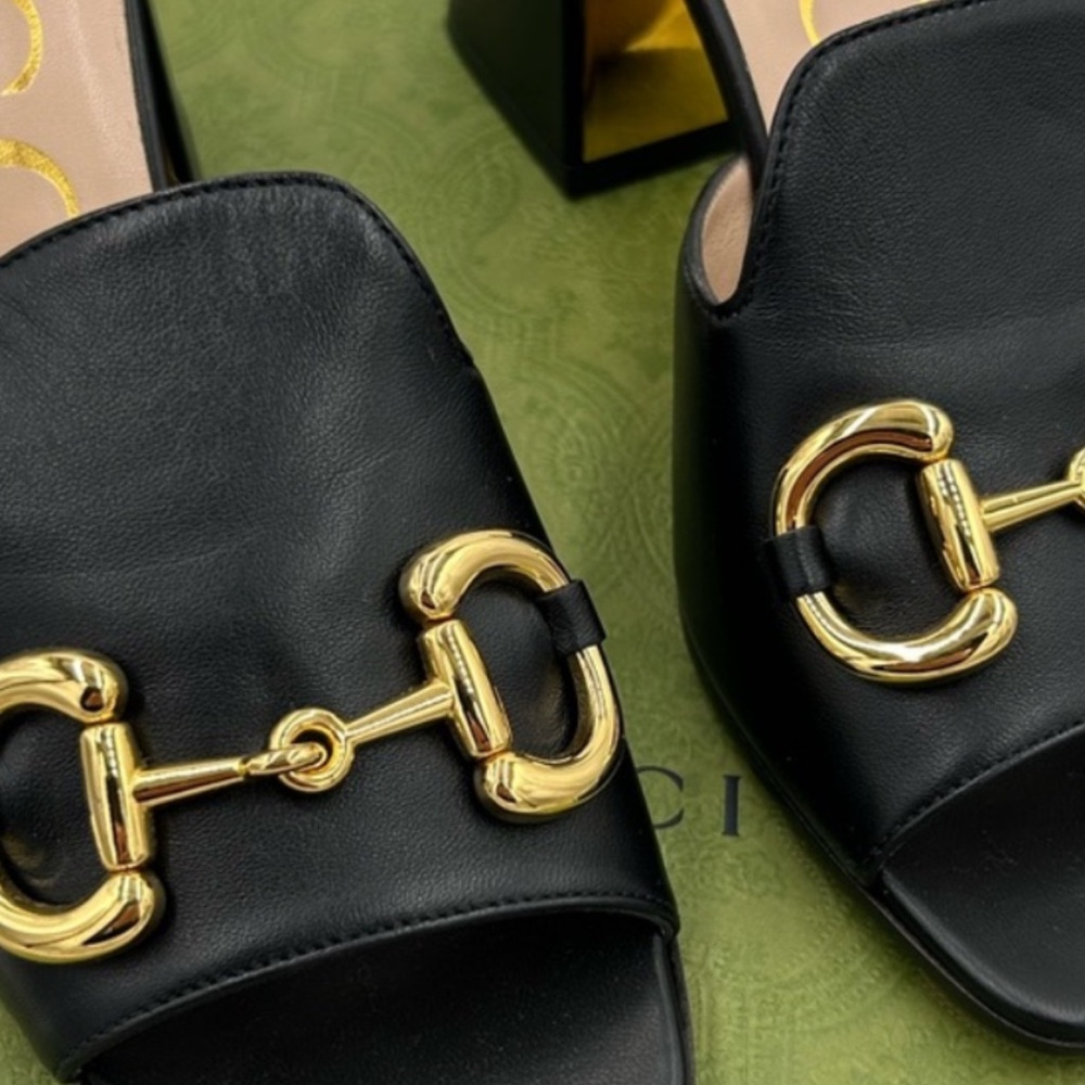Women's Gucci Leather Mules with Gold Horsebit - Picture 2 of 9
